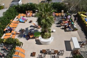 A restaurant or other place to eat at Hotel Fedora Riccione