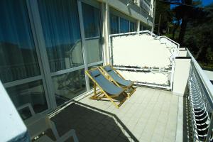 Rõdu või terrass majutusasutuses Hotel L'Approdo