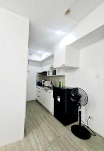 Кухня или мини-кухня в Amaia Steps Condo
