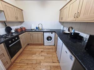 a kitchen with a washer and dryer in it at 2 Bedroom Flat close to centre in Bristol +19 photos
