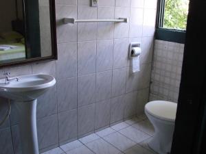 a bathroom with a sink and a toilet and a mirror at Hotel Pousada Hospedaria Antiga in Ouro Preto