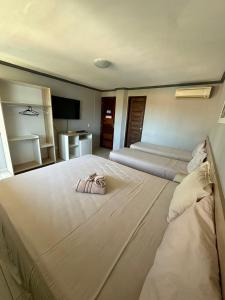 Una cama o camas en una habitación de Pousada Pérola do Mar