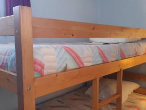 Krevet ili kreveti na sprat u jedinici u okviru objekta Maison Bormes-les-Mimosas, 3 pièces, 5 personnes - FR-1-251-815
