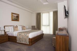 Katil atau katil-katil dalam bilik di Hotel Royal