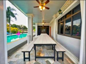 Bilde i galleriet til Golden Golf Garden Pool Villa i Ban Huai Yai