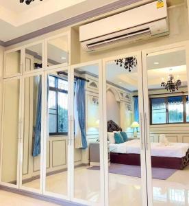 Zdjęcie z galerii obiektu Golden Golf Garden Pool Villa w mieście Ban Huai Yai