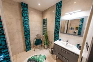 Ένα μπάνιο στο Apartamenty Długa 7 +32 φωτογραφίες