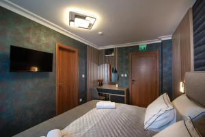 Uma cama ou camas num quarto em Hotel Kralj