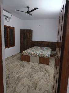 Postel nebo postele na pokoji v ubytování Dhruva Villa + 7 fotografií