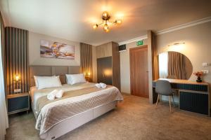 Uma cama ou camas num quarto em Hotel Kralj