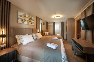 Uma cama ou camas num quarto em Hotel Kralj