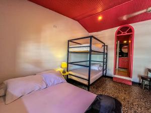 Postel nebo postele na pokoji v ubytování Fardo Hotel Boutique en Ibague - Zona G - Recepción Digital 24H