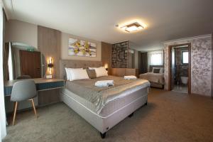 Uma cama ou camas num quarto em Hotel Kralj