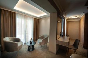 Uma área de estar em Hotel Kralj