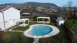 Bazén v ubytování Le Nereidi Green Resort Filippo nebo v jeho okolí