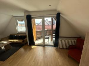 Billede fra billedgalleriet på 2,5 Raum Ferienwohnung möbliert Dachgeschoss Niederorschel i Niederorschel