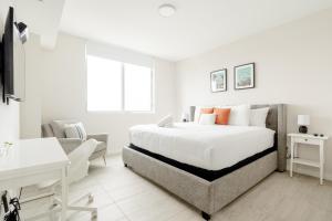 Katil atau katil-katil dalam bilik di Desing district, great apartment +26 gambar