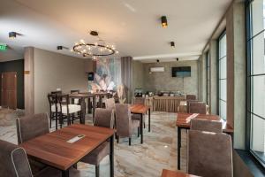 Uma área de estar em Hotel Kralj