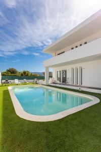 Bazén v ubytování Villa Greca Holiday Rooms nebo v jeho okolí