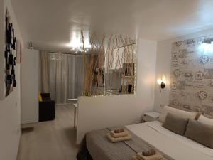 a white bedroom with a bed and a window at Pretty View Borinquen Playa de las Americas in Playa Fañabe