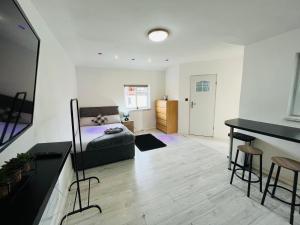 a bedroom with a bed and a desk in a room at The Studio Serviced Apartment By AltoLuxoExperience Short Lets & Serviced Accommodation With Free Wifi in Bristol