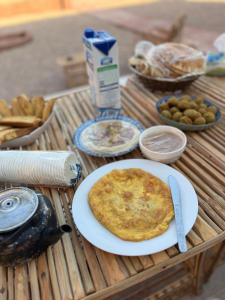 Çadırlı kamp alanında veya yakınında yiyecek