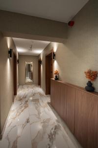 Uma cama ou camas num quarto em Hotel Kralj