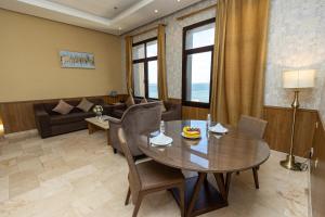 a living room with a table and a couch at ريحانه الخليج للشقق الفندقيه in Kuwait