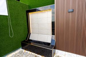 a shower with a window and a green wall at ريحانه الخليج للشقق الفندقيه in Kuwait +57 photos