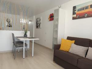 a living room with a couch and a table at Pretty View Borinquen Playa de las Americas in Playa Fañabe