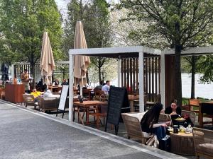 Reštaurácia alebo iné gastronomické zariadenie v ubytovaní River front Mezonet Eurovea