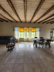 a large living room with a table and chairs at Casa de Campo Don Valentin in Tunuyán