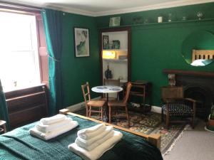 Кровать или кровати в номере Mansefield Rooms