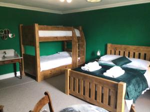 Кровать или кровати в номере Mansefield Rooms