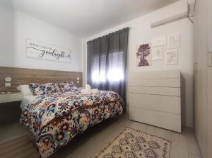 a bedroom with a bed and a dresser at Apartamentos Rincón del Roldán - La Rinconada in San José de la Rinconada