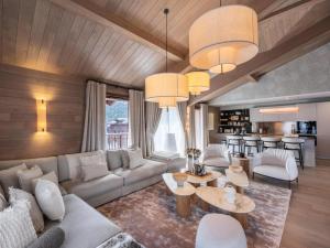 a living room with a couch and a table at Résidence Goyard - Chalets pour 12 Personnes 184 in Courchevel