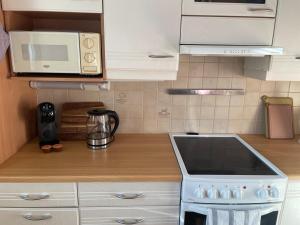Η κουζίνα ή μικρή κουζίνα στο Helsinki Area Apartment 15 Min to Airport With Own Parking Lot +8 φωτογραφίες