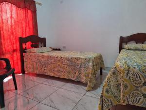 Postel nebo postele na pokoji v ubytování Alojamiento Las Palmeras