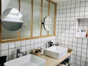 Imagen de la galería de Maison lumineuse de 100m2 avec jardin et parking., en Nanterre