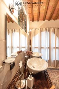 Phòng tắm tại La Grotta nel Fienile