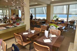 A restaurant or other place to eat at Hotel Fedora Riccione