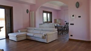 a living room with a couch and a kitchen at Il Castellano Vacanze in Porto SantʼElpidio
