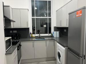 Η κουζίνα ή μικρή κουζίνα στο London rooms +4 φωτογραφίες