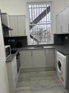 Η κουζίνα ή μικρή κουζίνα στο London rooms