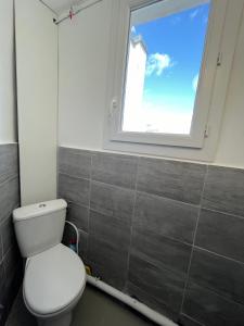 a bathroom with a toilet and a window at Petites chambres rénovées 2024 Paris 17e in Paris