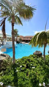 Bazén v ubytování Royal Garden Sea Views By Deihu Experiences nebo v jeho okolí