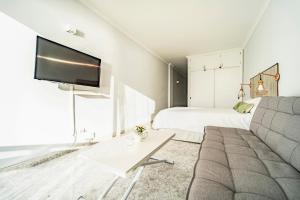 a living room with a couch and a tv at El 5º Cielo in Las Palmas de Gran Canaria