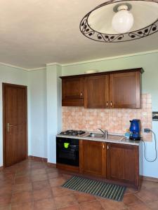 an empty kitchen with a sink and a stove at Casa Vacanze Vecchio Frantoio Residenza Moraiolo in Spoleto
