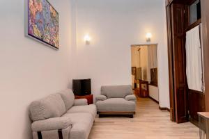 a living room with a couch and a chair at La Casona de Josefa in Querétaro