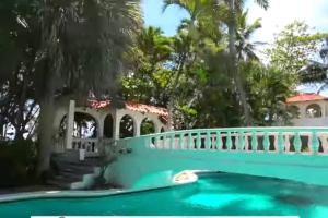 Bazen u objektu Villa Ramos - Private Beachfront with a View ili u blizini